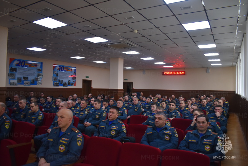 Пpoведены занятия по общественно-государственная подготовке с личным составом спасательного центра на тему: “Россия в современном мире: место и роль России в мировой системе. Основные направления социально-экономического; политического и военно-технического развития страны”.