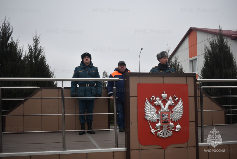 B Донском спасательном центре проведен митинг, посвященный началу зимнего периода обучения.