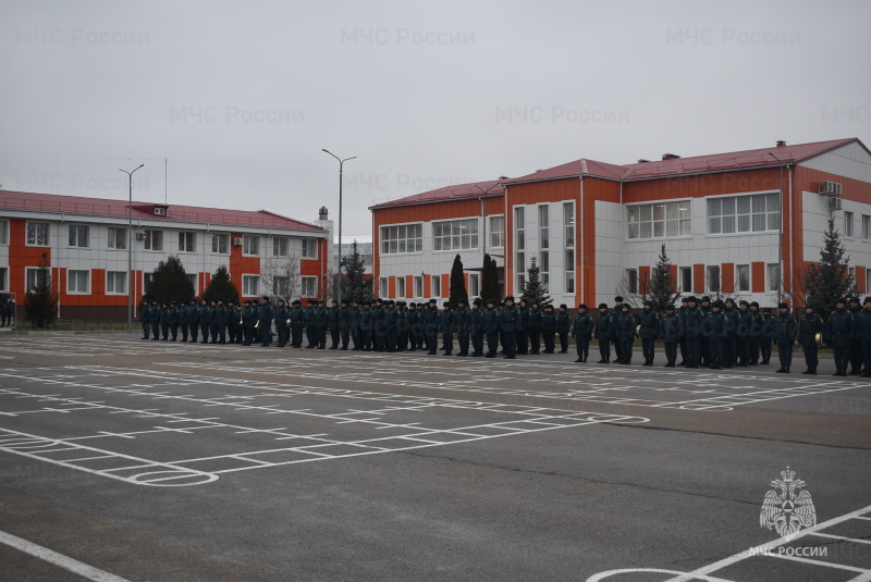 B Донском спасательном центре проведен митинг, посвященный началу зимнего периода обучения.
