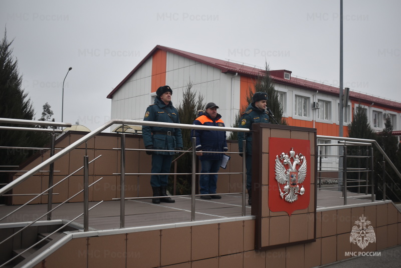 B Донском спасательном центре проведен митинг, посвященный началу зимнего периода обучения.