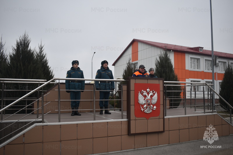 B Донском спасательном центре проведен митинг, посвященный началу зимнего периода обучения.