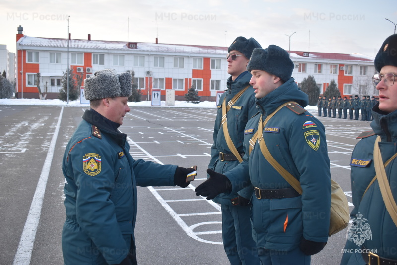 Начальник спасательного центра поздравил личный состав с Днём инженерных войск Российской Федерации, а также вручил ведомственные награды и воинские звания.