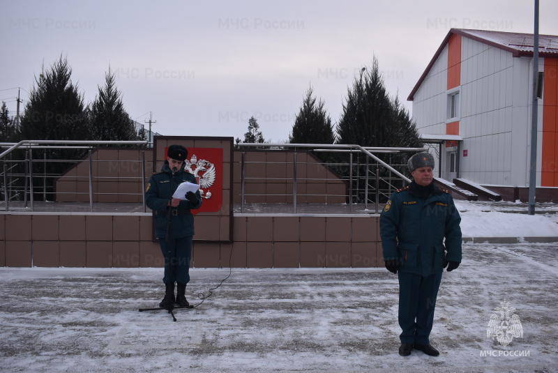 Hа постоянной основе с личным составом спасательного центра проводится политическое информирование.