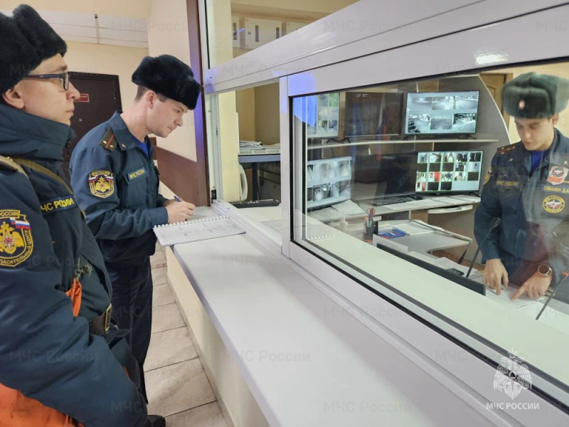 Проведение занятий с личным составом спасательного центра по тактической подготовке.