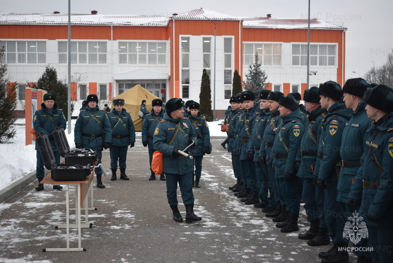 В спасательном центре была проведена техническая проверка противогазов и учебное занятие по пользованию дозиметром ДКС-96.
