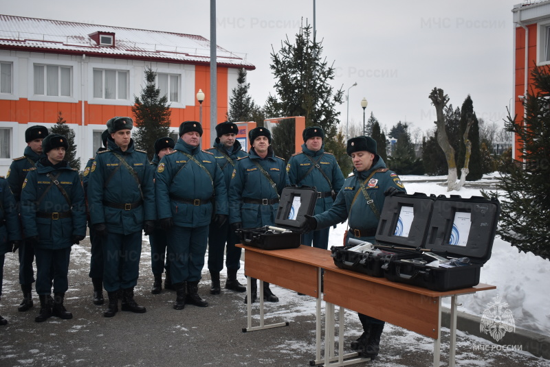 В спасательном центре была проведена техническая проверка противогазов и учебное занятие по пользованию дозиметром ДКС-96.