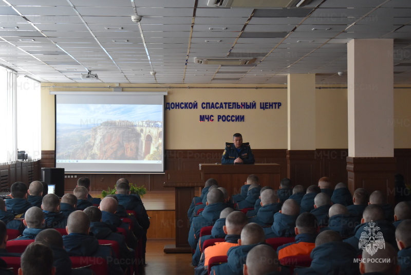 Начальником центра было проведено собрание с военнослужащими по призыву на тему «Общие обязанности военнослужащих", а также командирами подразделений была проведена агитационная работа с целью перехода на военную службу по контракту.