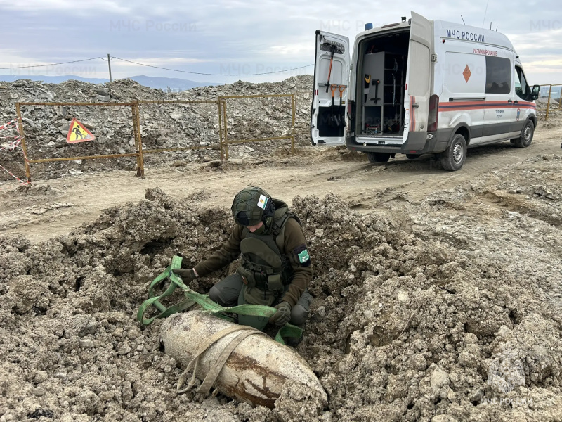 Обезвреживание саперным расчетом Донского СЦ авиабомбы в Новороссийске.