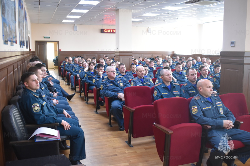 В рамках проведения месячника сплочения воинских коллективов, недели и единого дня правовых знаний, заместителем начальника отдела полиции по контролю за оборотом наркотиков, лейтенантом В.О. Демидовым было проведено занятие на тему: "Социальные и медицинские последствия употребления наркотических и психотропных веществ. Уголовная и административная ответственность за правонарушения, связанные с незаконным оборотом наркотиков.