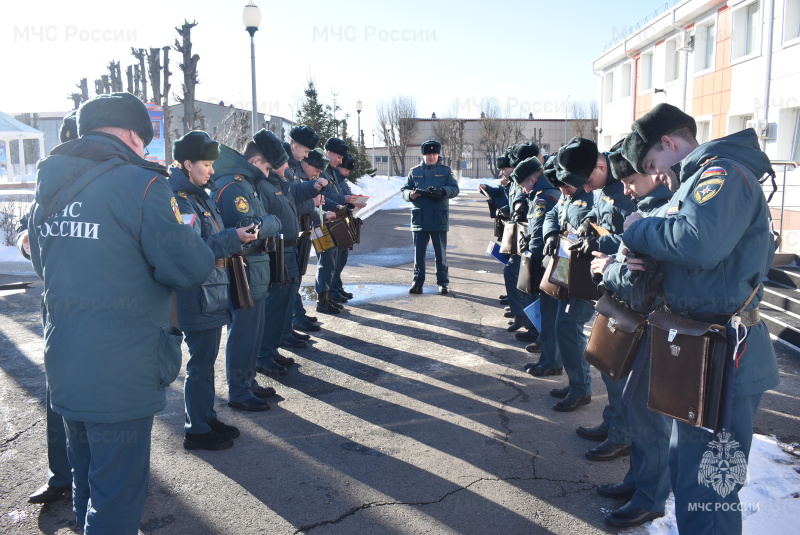 В СЦ прошел смотр полевых сумок с офицерами управления.