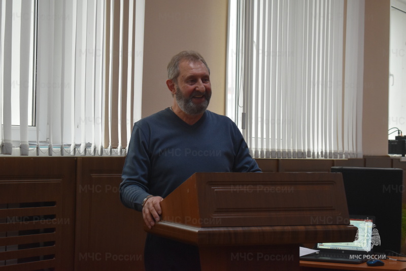 Ветеран СЦ, командир части с 1997 по 2002 год, А.А. Агеев провёл урок мужества с военнослужащими по призыву на тему "Вывод советских войск из Афганистана".