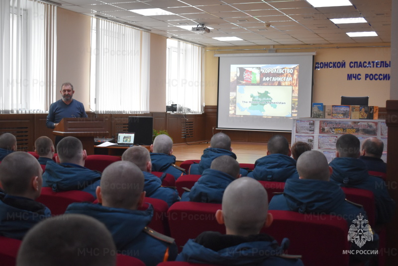 Ветеран СЦ, командир части с 1997 по 2002 год, А.А. Агеев провёл урок мужества с военнослужащими по призыву на тему "Вывод советских войск из Афганистана".