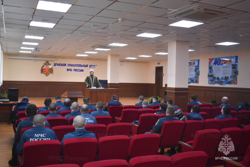 Помощник начальника отделения по работе с верующими военнослужащими Южного военного округа Имам Хатыб провёл беседу с личным составом спасательного центра.