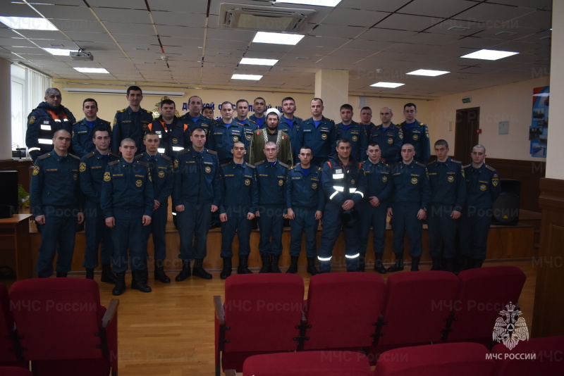 Помощник начальника отделения по работе с верующими военнослужащими Южного военного округа Имам Хатыб провёл беседу с личным составом спасательного центра.