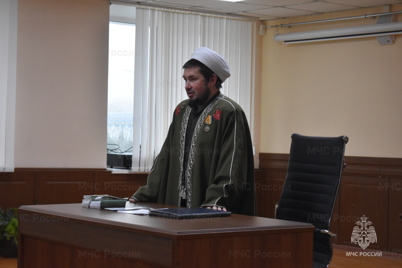 Помощник начальника отделения по работе с верующими военнослужащими Южного военного округа Имам Хатыб провёл беседу с личным составом спасательного центра.
