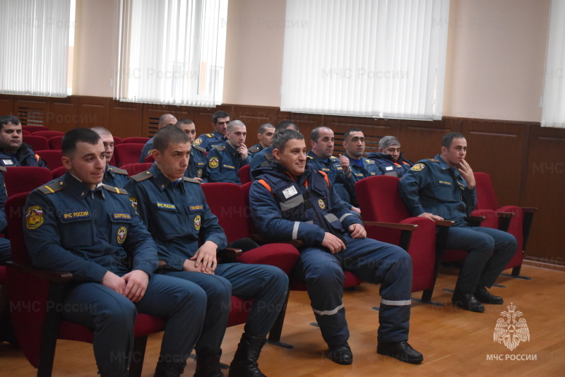 Помощник начальника отделения по работе с верующими военнослужащими Южного военного округа Имам Хатыб провёл беседу с личным составом спасательного центра.