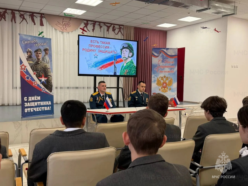 Офицерами Донского СЦ был проведён урок мужества с учащимися 8-х классов МБОУ лицея №10.