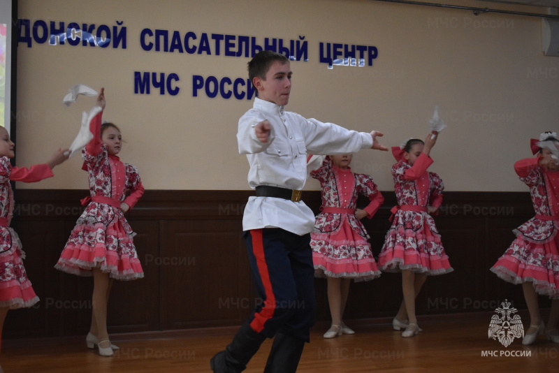 В спасательном центре организован и проведен праздничный концерт, посвященный Дню защитника отечества.
