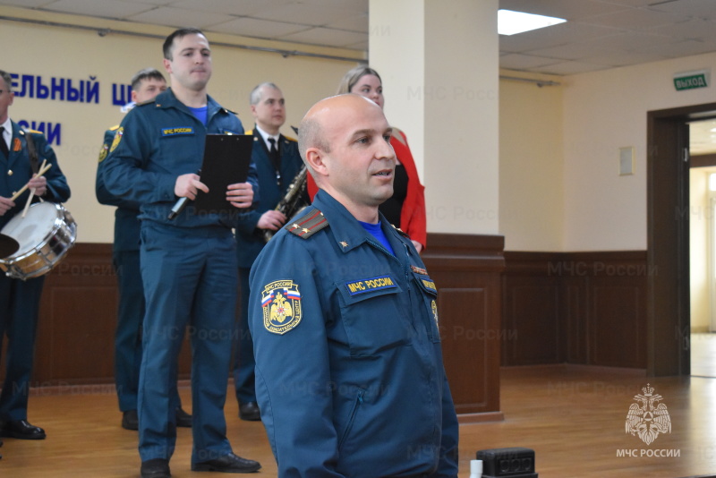 В спасательном центре организован и проведен праздничный концерт, посвященный Дню защитника отечества.