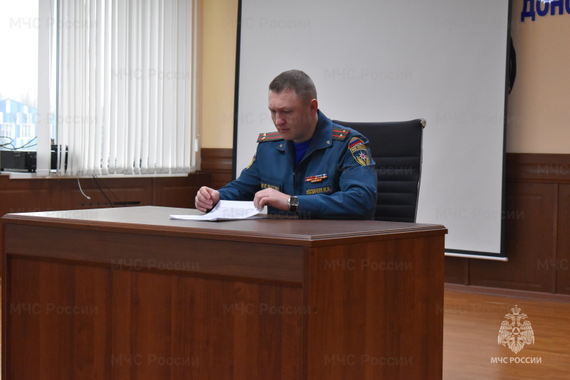 Начальником штаба было проведено занятие по доведению мероприятий внутренней службы, направленных на усиление антитеррористической защищенности объектов спасательного центра.