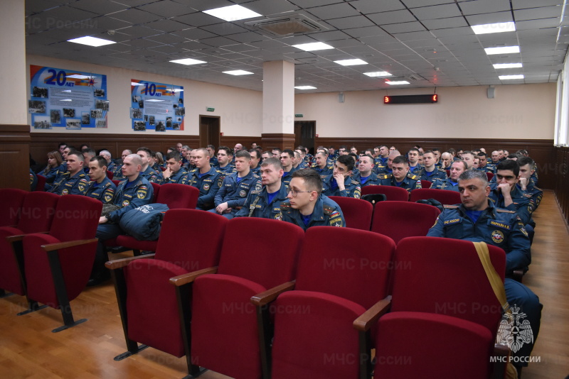 Начальником штаба было проведено занятие по доведению мероприятий внутренней службы, направленных на усиление антитеррористической защищенности объектов спасательного центра.