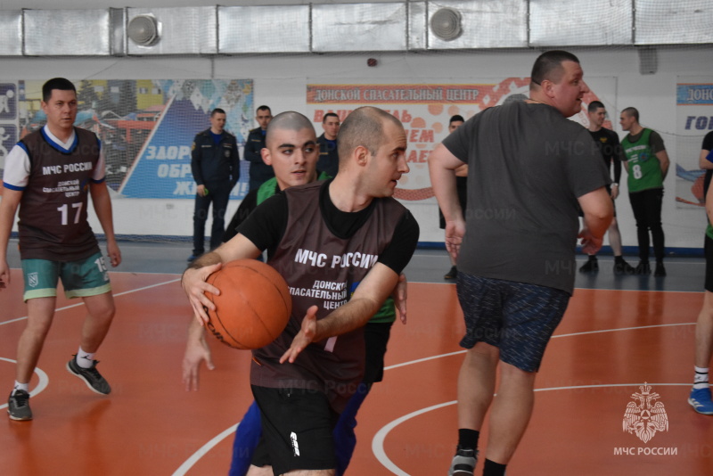 В спасательном центре прошел турнир по баскетболу между офицерами управления и военнослужащими 2 спасательного отряда.