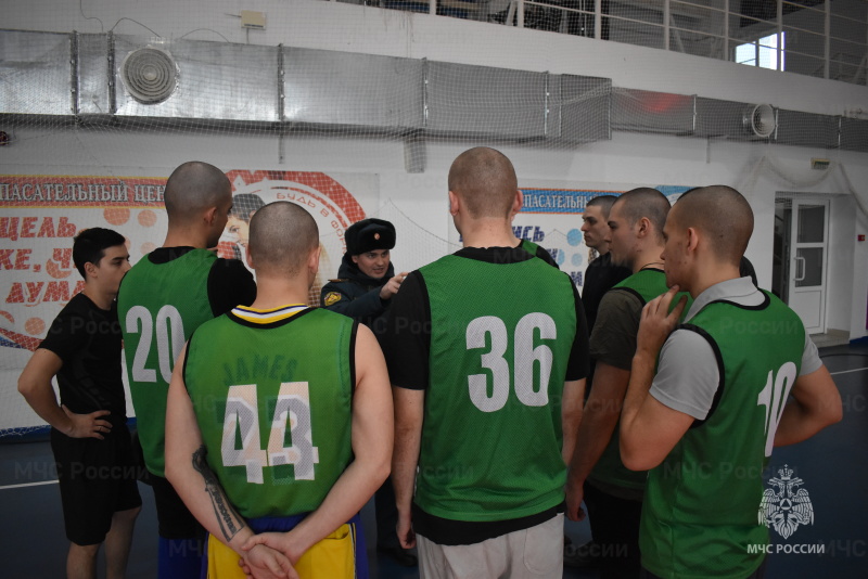 В спасательном центре прошел турнир по баскетболу между офицерами управления и военнослужащими 2 спасательного отряда.