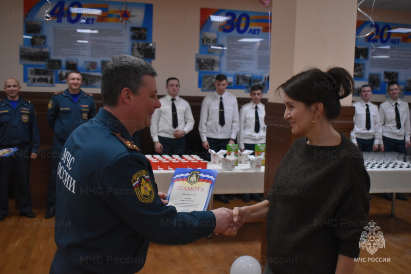 В преддверии Международного женского дня – 8 марта, был организован праздничный концерт для женского состава центра.