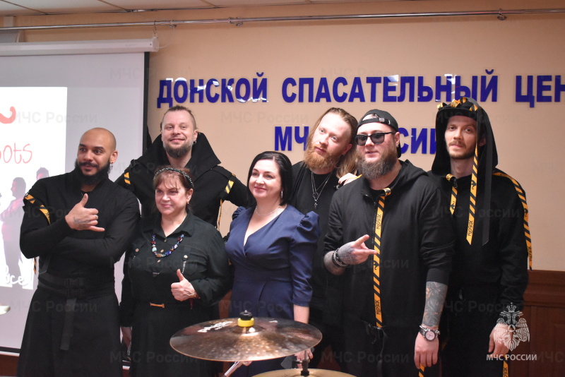 В преддверии Международного женского дня – 8 марта, был организован праздничный концерт для женского состава центра.