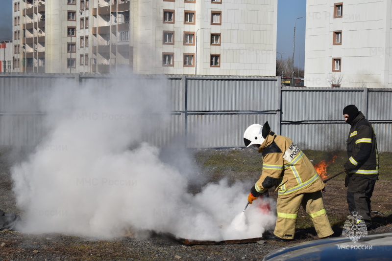 В спасательном центре прошел отборочный этап соревнований на звание «Лучшая команда МЧС по проведению аварийно-спасательных работ при ликвидации последствий аварий на автомобильном транспорте».
