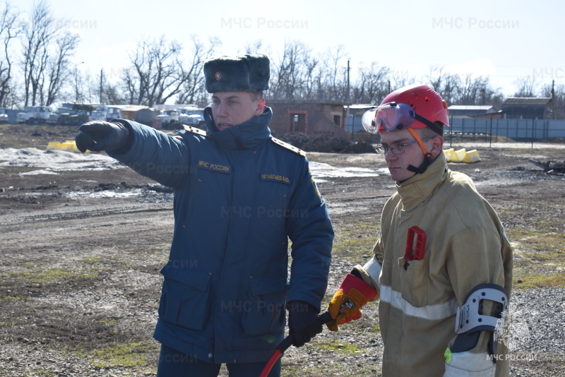 В спасательном центре прошел отборочный этап соревнований на звание «Лучшая команда МЧС по проведению аварийно-спасательных работ при ликвидации последствий аварий на автомобильном транспорте».