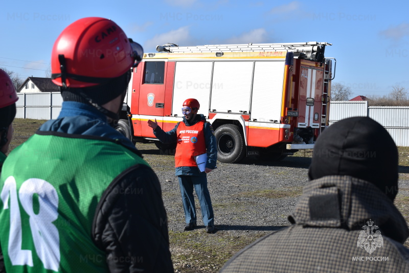 В спасательном центре прошел отборочный этап соревнований на звание «Лучшая команда МЧС по проведению аварийно-спасательных работ при ликвидации последствий аварий на автомобильном транспорте».