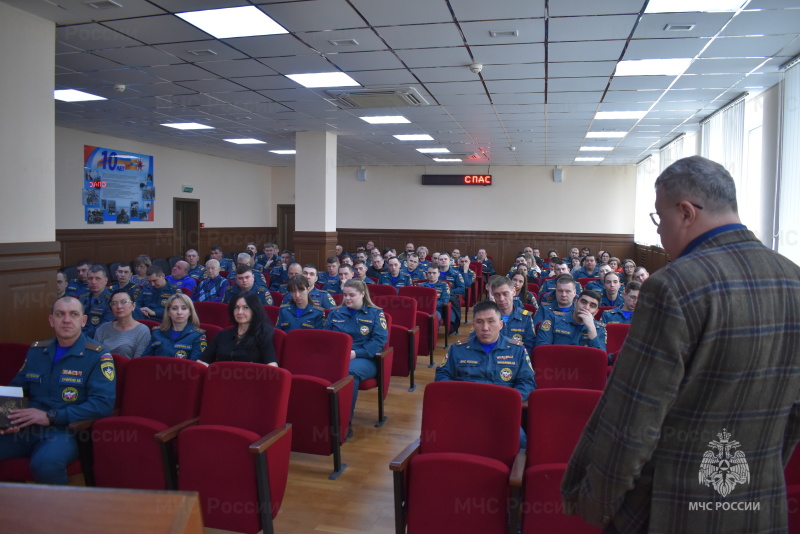 В рамках проекта «Знание.Государство» профессором Института социологии и регионоведения Васьковым Максимом Александровичем была проведена лекция на тему «Сила в единстве: консолидация народа как ключевой фактор Победы в Великой Отечественной Войне».