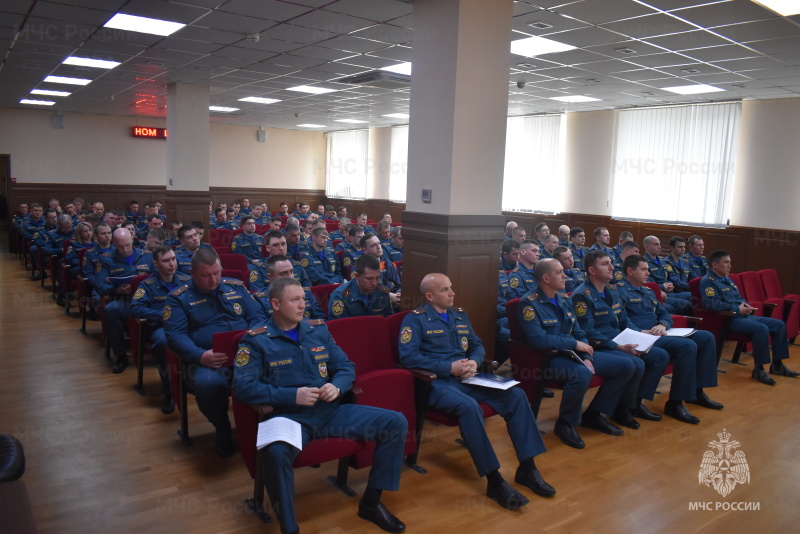 Под руководством начальника спасательного центра подведены итоги за март.