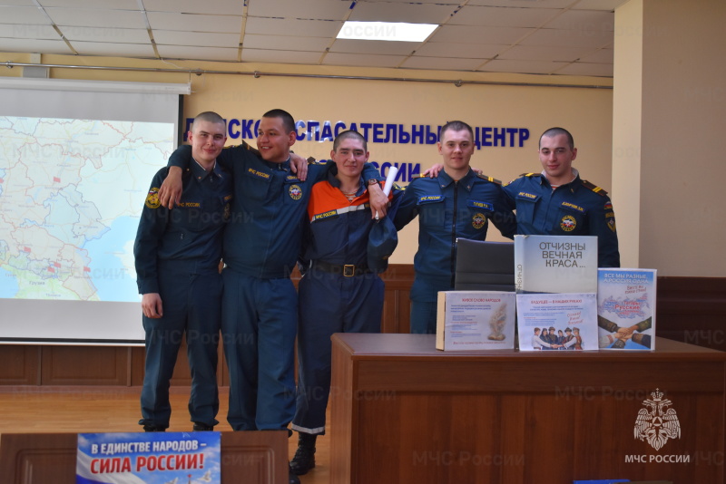 В актовом зале спасательного центра состоялся тематический вечер «Сила России — в единстве сердец!», приуроченный к году единства народов России.