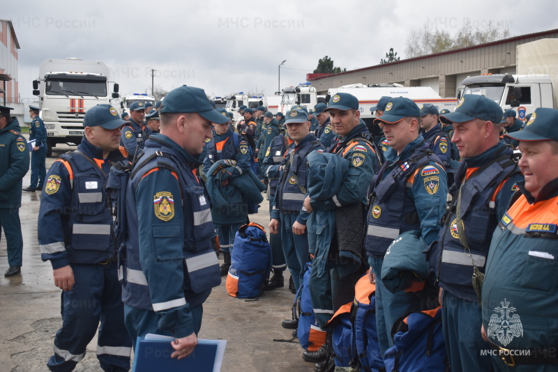 В спасательном центре был проведен смотр аэромобильной группировки назначенной для убытия в Республику Дагестан.
