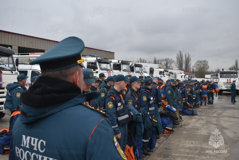 В спасательном центре был проведен смотр аэромобильной группировки назначенной для убытия в Республику Дагестан.