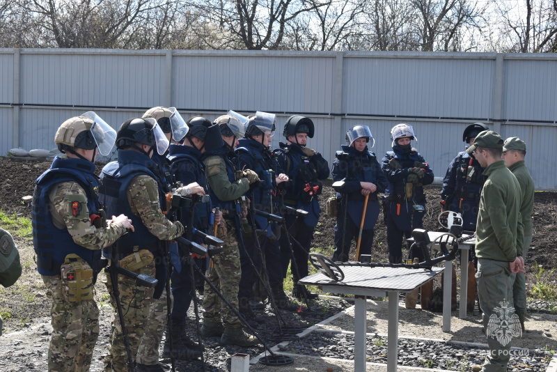 На территории спасательного центра прошло слаживание и обмен опытом пиротехнических отрядов МЧС России для выполнения задач по предназначению.