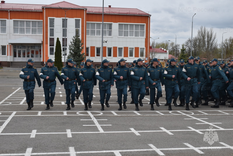 Донские спасатели готовятся к участию в параде в честь 81-й годовщины Великой Победы.