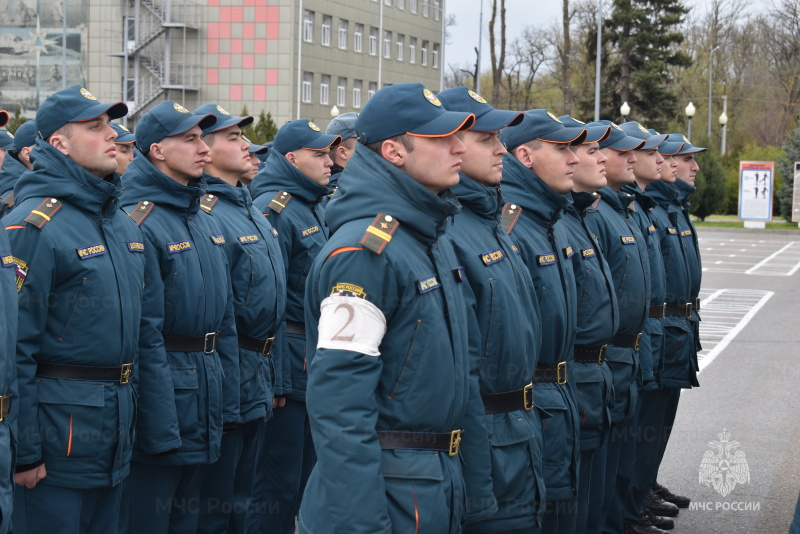 Донские спасатели готовятся к участию в параде в честь 81-й годовщины Великой Победы.