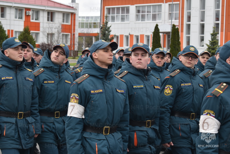 Донские спасатели готовятся к участию в параде в честь 81-й годовщины Великой Победы.