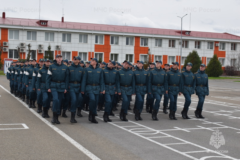 Донские спасатели готовятся к участию в параде в честь 81-й годовщины Великой Победы.