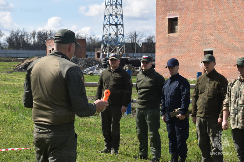 На территории спасательного центра прошло слаживание и обмен опытом пиротехнических отрядов МЧС России для выполнения задач по предназначению.