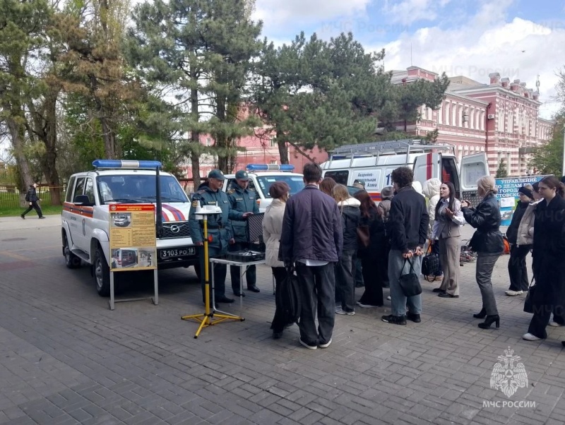 Личный состав спасательного центра принял участие в выставках приуроченных к 40-летию ликвидации аварии на Чернобыльской АС в Азове и Ростове-на-Дону.