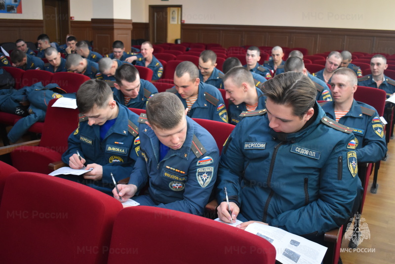 Военнослужащие и Молодежный совет спасательного центра приняли участие в Диктанте Победы, приуроченном к 81-летию победы в Великой Отечественной войне.