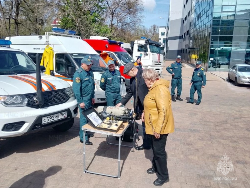Личный состав спасательного центра принял участие в выставках приуроченных к 40-летию ликвидации аварии на Чернобыльской АС в Азове и Ростове-на-Дону.