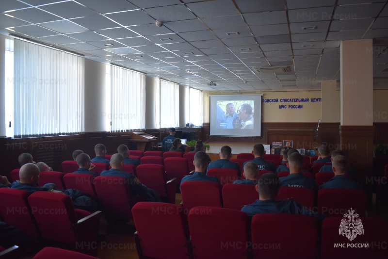 В актовом зале спасательном центре прошел урок мужества на тему «Помни, Чернобыль», посвященный 40-й годовщине со дня катастрофы на Чернобыльской АЭС.