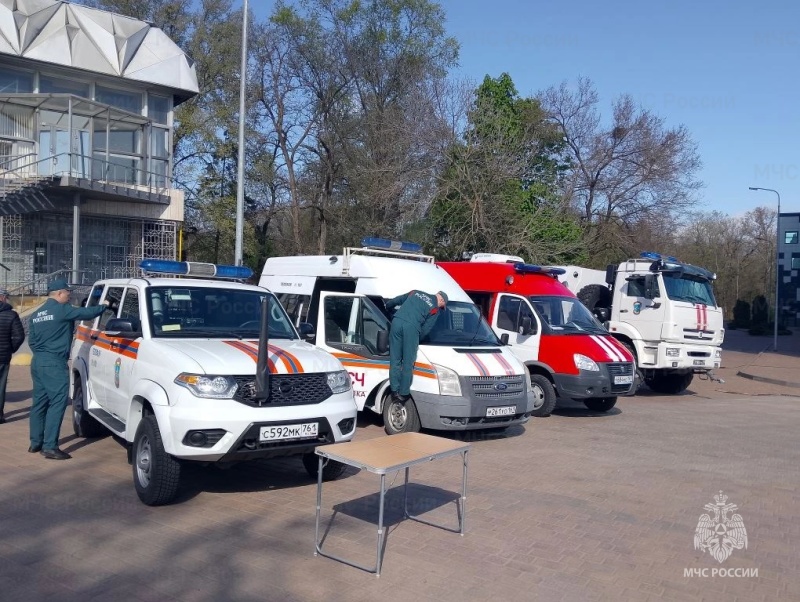 Личный состав спасательного центра принял участие в выставках приуроченных к 40-летию ликвидации аварии на Чернобыльской АС в Азове и Ростове-на-Дону.