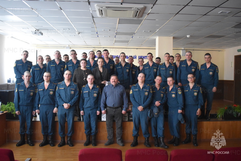 В актовом зале спасательном центре прошел урок мужества на тему «Помни, Чернобыль», посвященный 40-й годовщине со дня катастрофы на Чернобыльской АЭС.