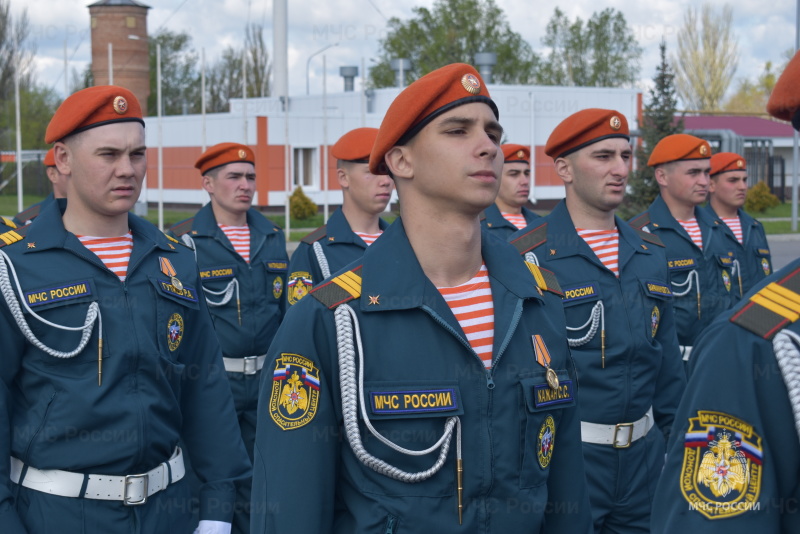 Под руководством начальника центра прошел смотр формы парадного расчета.